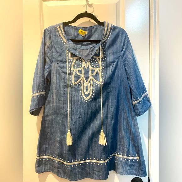 Vici Dresses & Skirts - Vici dress, freshly dry cleaned!